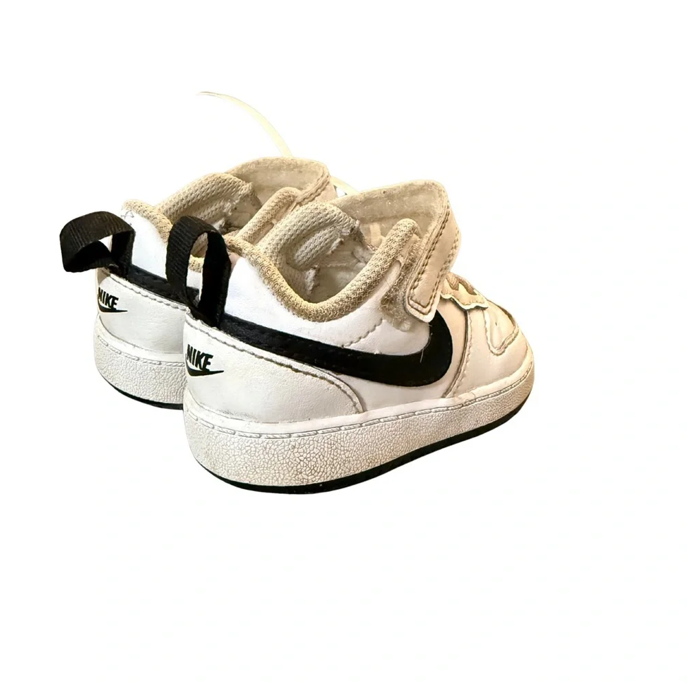 Nike Air Force Infant White and Black Sneakers Size 4 - Picture 2 of 3